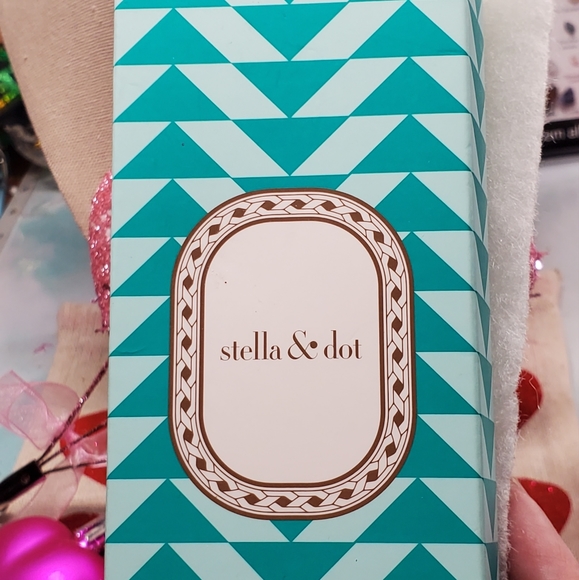 Stunning Stella & Dot Color Pop Pendant. 26" chain with 3" extender. - Picture 16 of 16